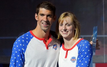 Michael Phelps e Katie Ledecky decidiram se dedicar ao esporte universitário americano. Katie Ledecky já estuda com bolsa de estudos em uma universidade americana. (Reprodução: www.theastrofiend.blogspot.com.br/).