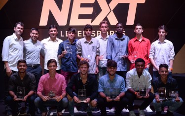 Técnico do Flamengo entrega prêmio para os melhores jogadores do Showcase Nacional